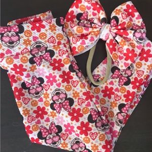 Groovy Minnie Mouse leggings and matching bow on nylon. Size 12-18 mo